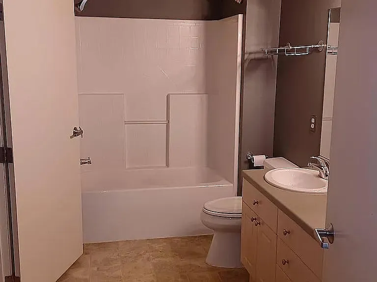 1924 N Hubbard St #210 — Photo 17