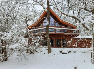 450 N Lower Gardens Rd, Fontana, WI 53125