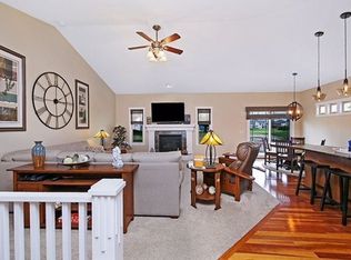 19 Blackstone Way, Le Claire, IA