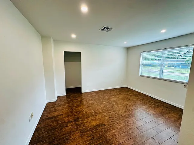 2211 Stanley St — Photo 8