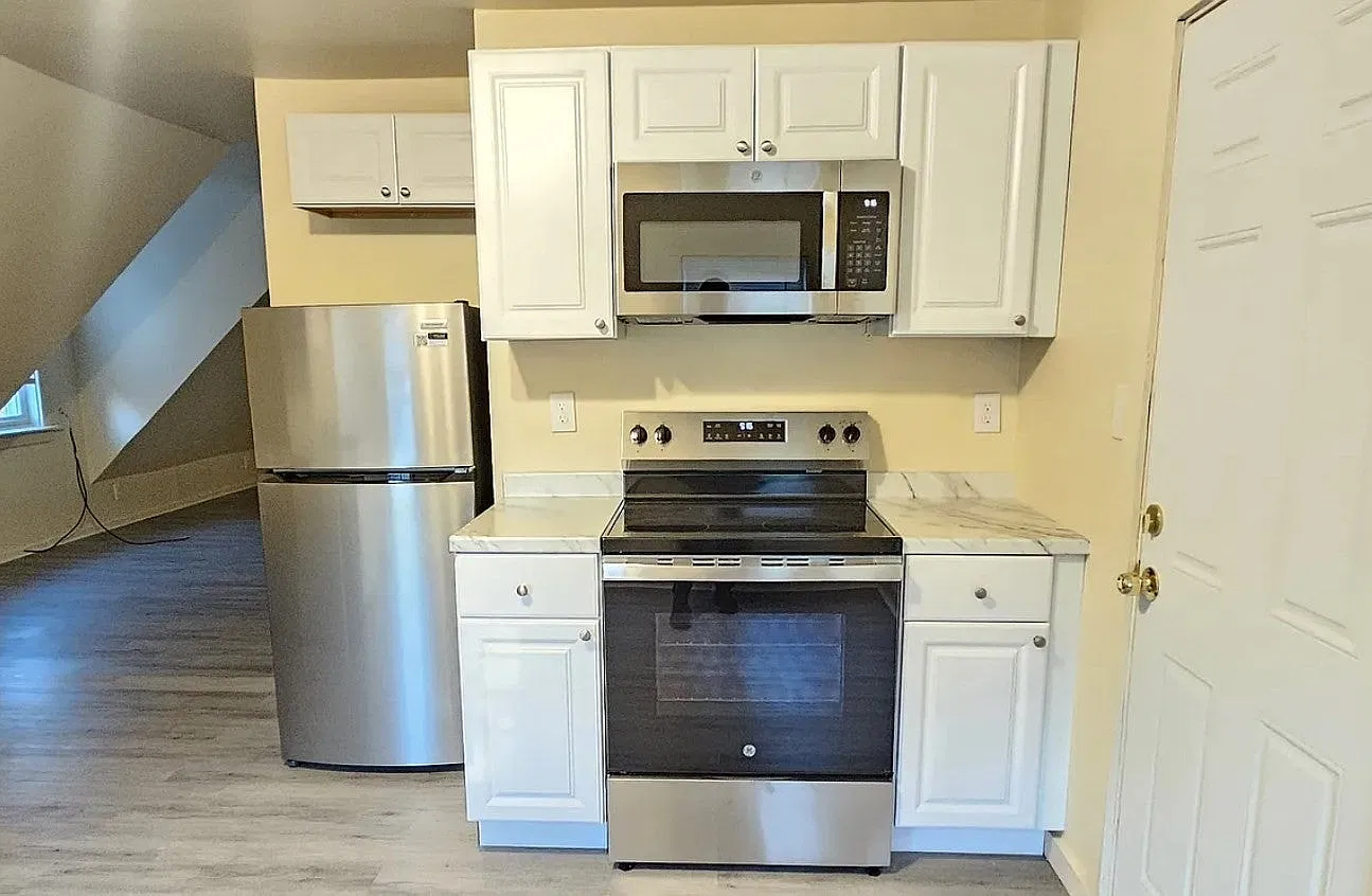 2 bed, 600 sqft, $1,900 — Photo 1