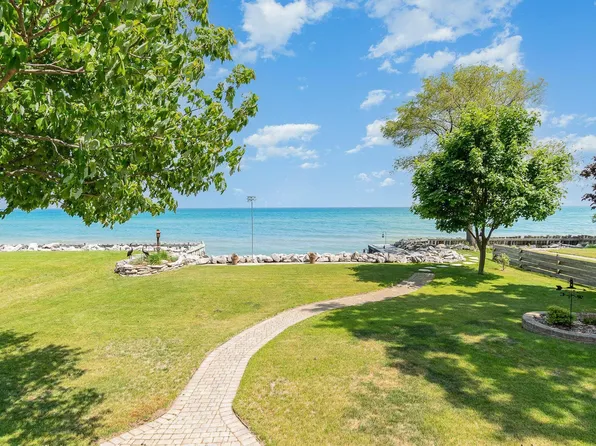 589 Pine Ln, East Tawas, MI 48730