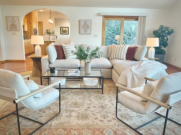 3575 Valley View Dr — Photo 1