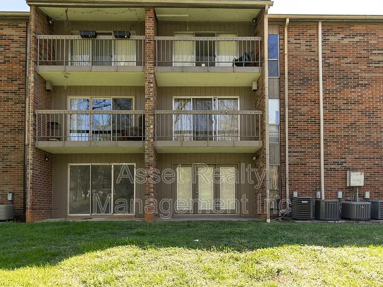 431 Canberra Dr #431 — Photo 11