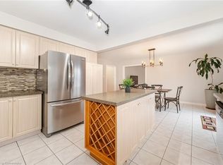 5265 Terry Fox Way, Mississauga, ON L5V1Z4