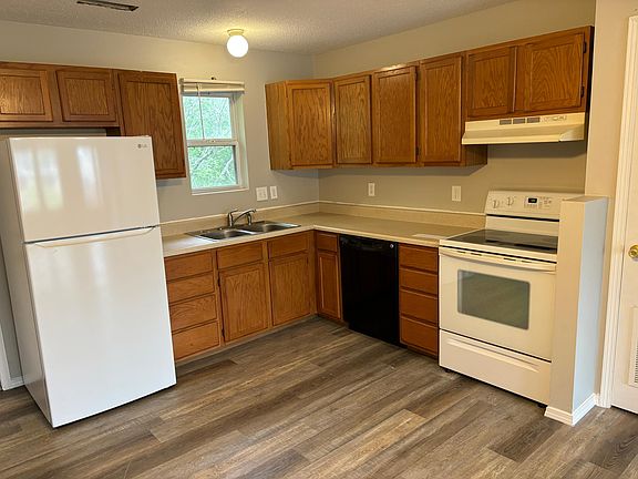 2nd image of 812 SE 11th St #B