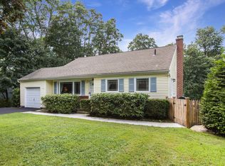 2733 Wendell Ln, Yorktown Heights, NY 10598