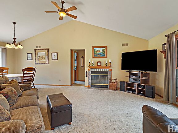 5th image of 3800 Twin Oaks Dr