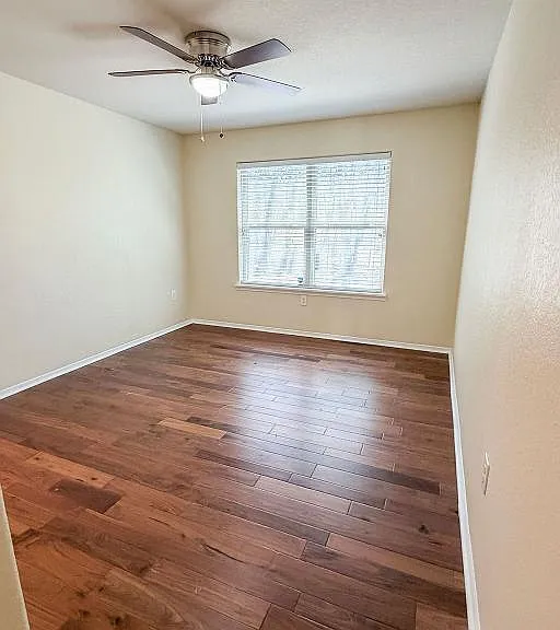 220 Hansford St — Photo 16