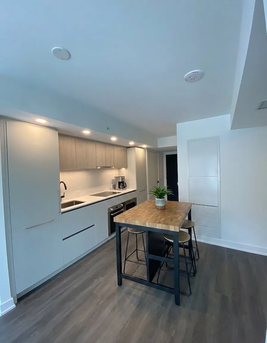 3 bed, $1,050 — Photo 4
