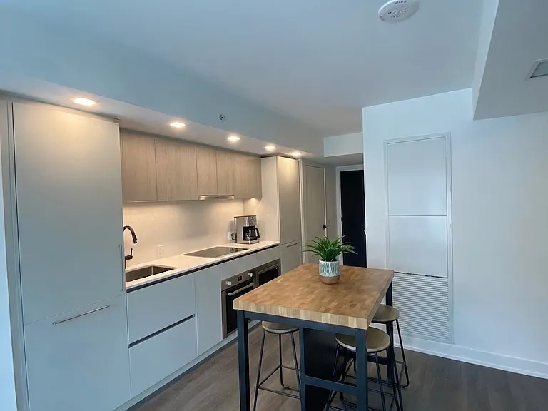 609 Sherbourne St #701 — Photo 3