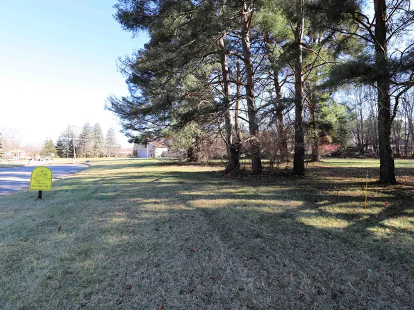 Crooked Limb Ct, Flushing, MI 48433