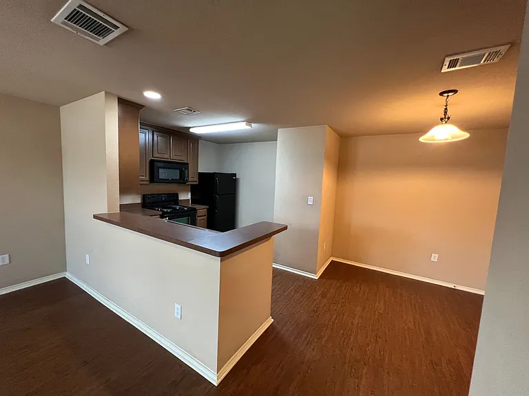2701 Lovers Ln — Photo 12
