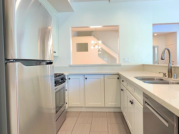 5th image of 14121 Shoreline Dr Unit A