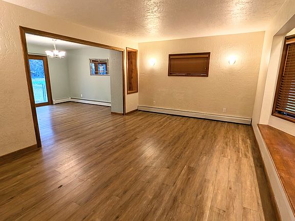3rd image of 1140 Lake Dr
