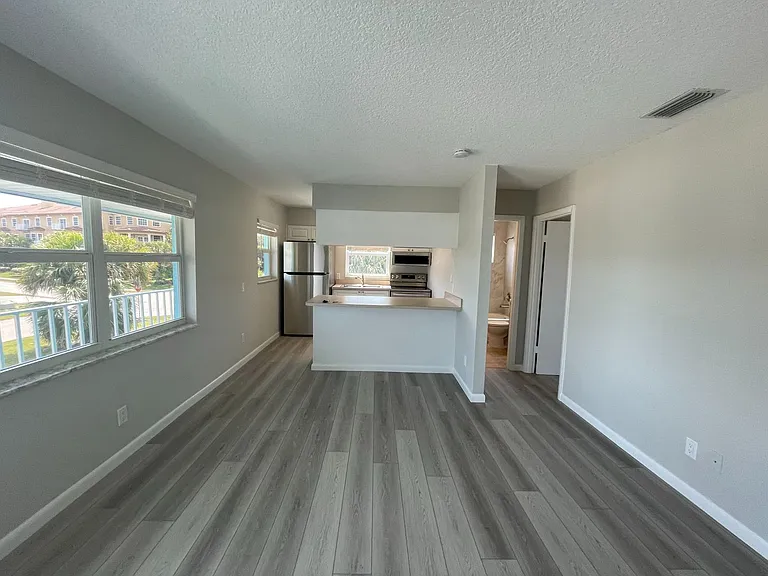 661 Hernando St — Photo 26