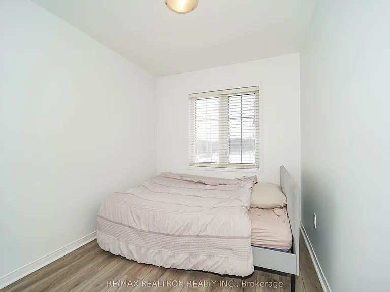 401 Rossland Rd E — Photo 19