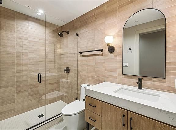 3rd image of 814 Howard Ave #101