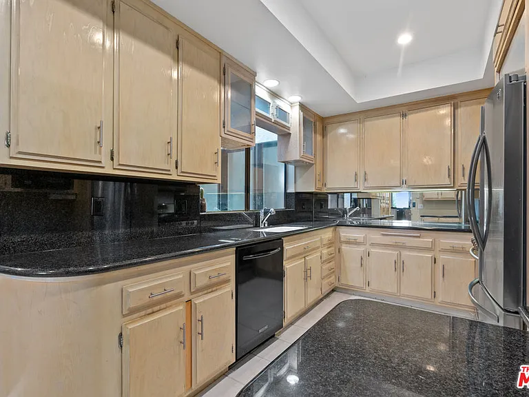 1830 Westholme Ave #101 — Photo 11