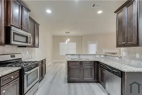 4416 Legacy Mill Dr — Photo 3