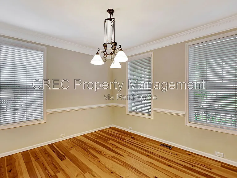 1071 Barfield St — Photo 8
