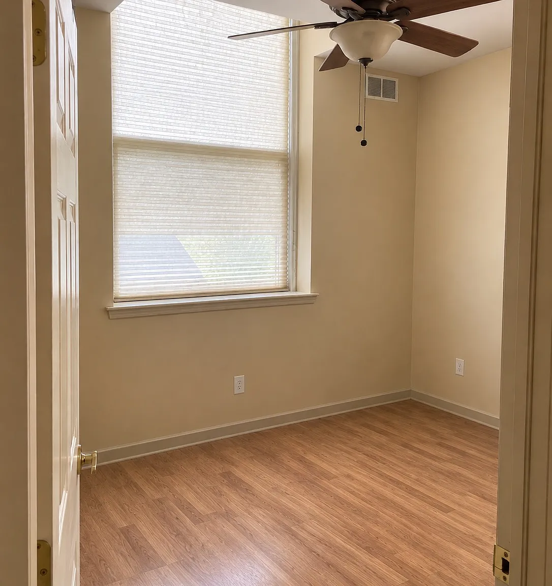 2 bed, 1000 sqft, $1,150 — Photo 4