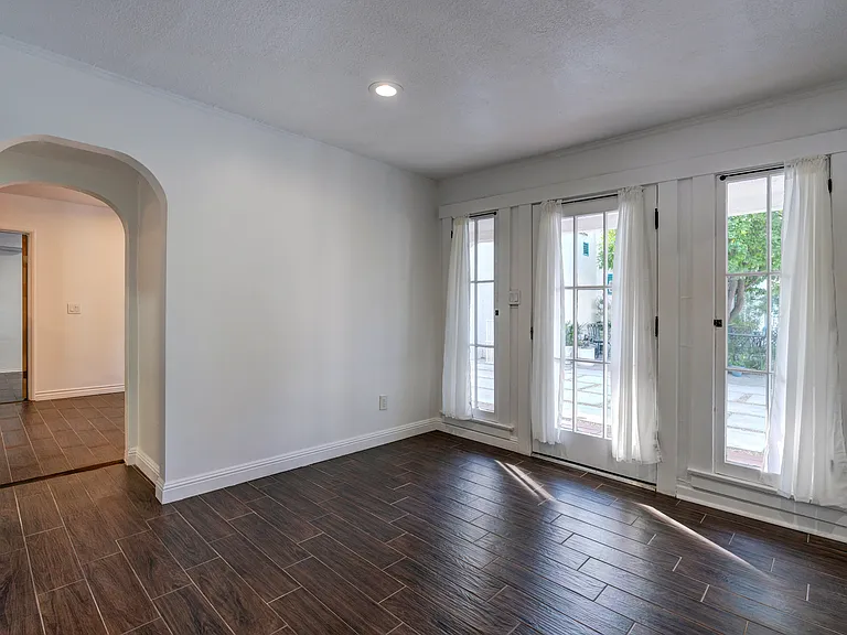 1476 N Wilson Ave — Photo 23