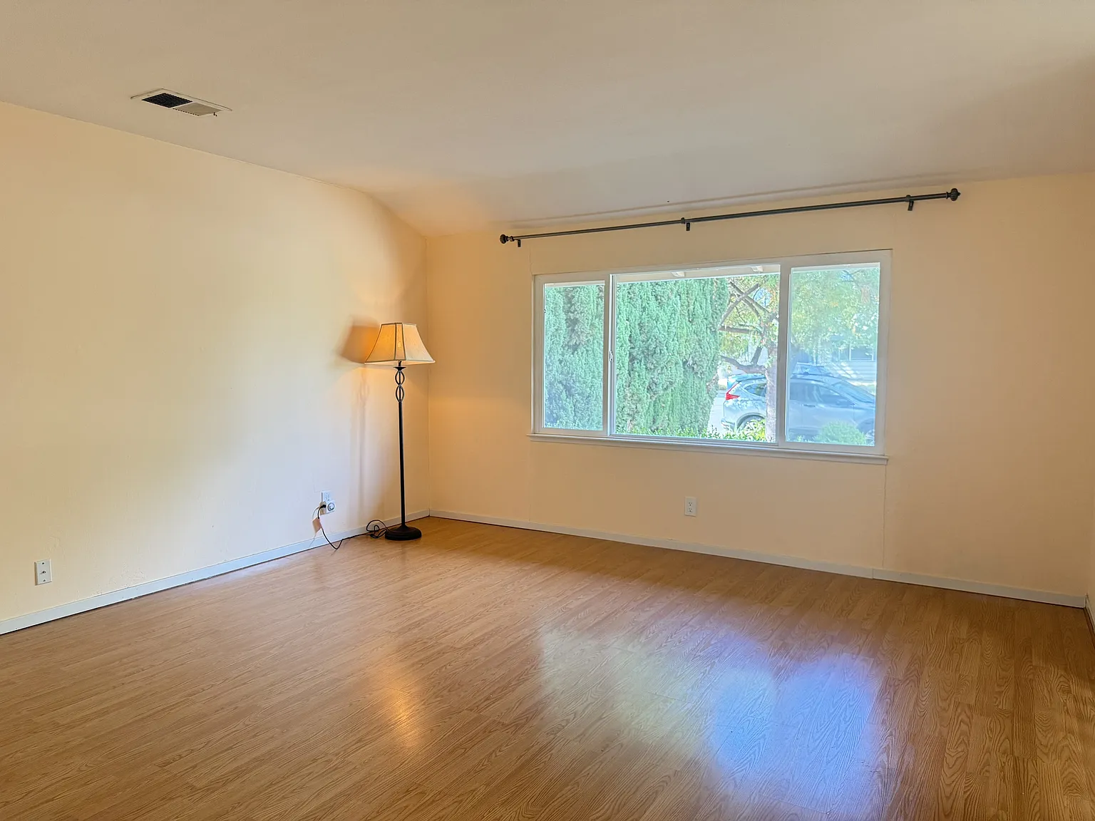 964 Dawnview Court - 1 — Photo 4