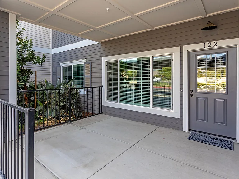Harbor Pointe Apartments — Photo 4
