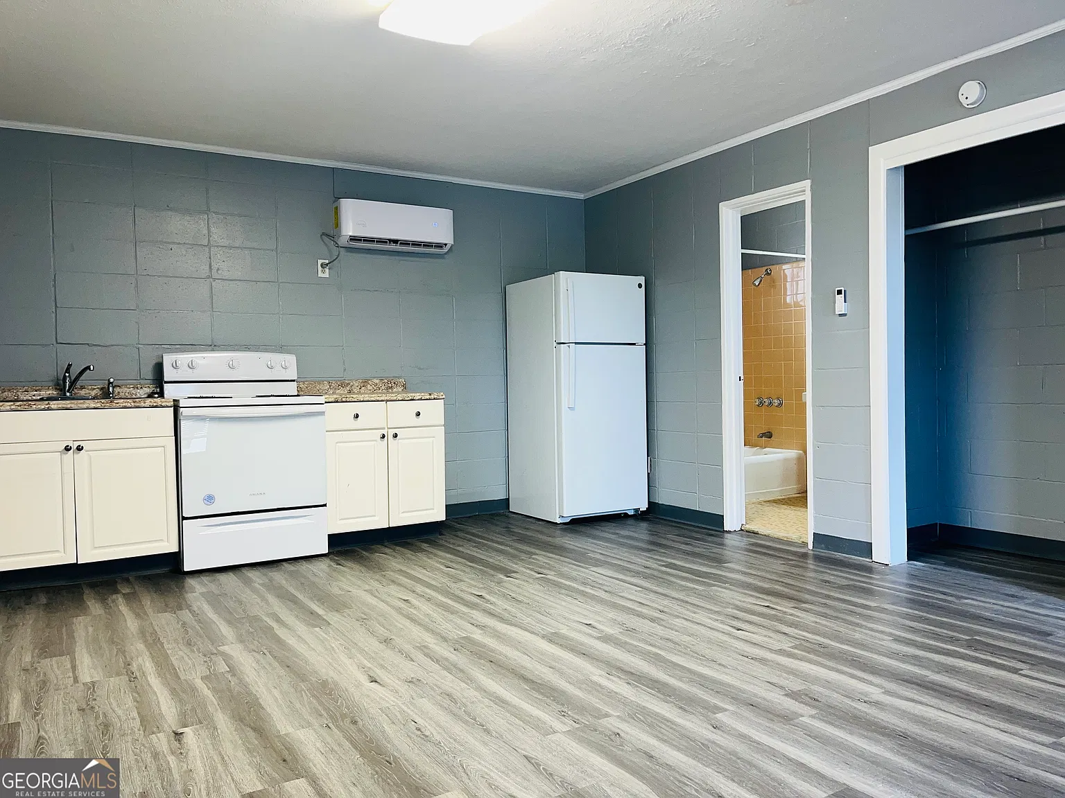1 bed, 1.0 bath, $625 — Photo 2