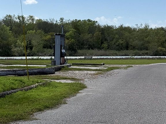 3rd image of 1 W Bayshore Rd