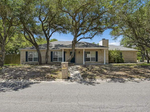 402 Augusta Dr, Rockport, TX 78382