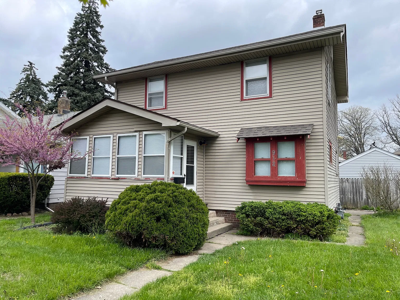 3 bed, 1196 sqft, $1,400 — Photo 1