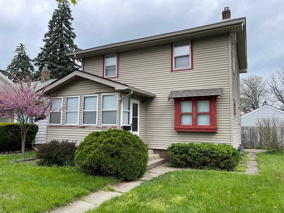 912 W Packard Ave