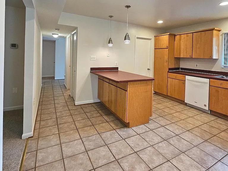 1108 N Rockingham St — Photo 15
