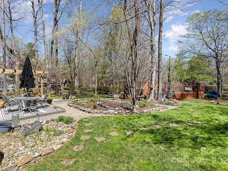 929 Autumnwood Ln — Photo 18
