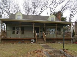 77 Enfield Dr, West Warwick, RI 02893