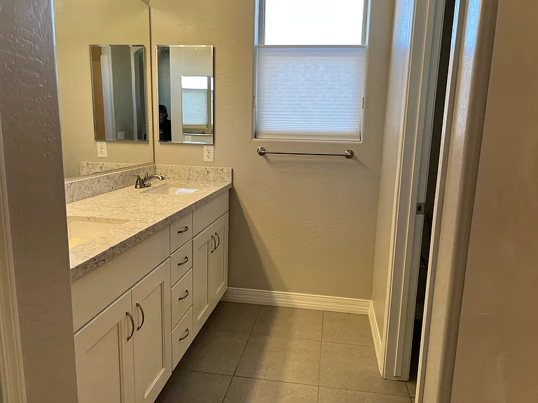 En-Suite Bath, Quartz Countertops, Double Sinks, 2 Medicine Cabinets, Private Toilet Room