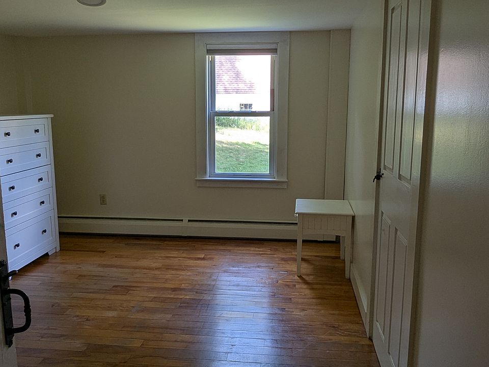 Private bedroom. dresser etc are available if you need them.