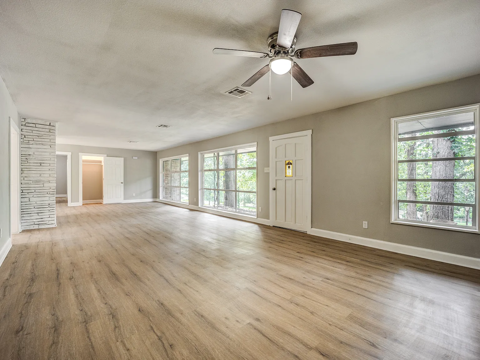 3 bed, 2000 sqft, $1,695 — Photo 1