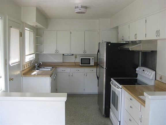4th image of 670 Glenwood Dr