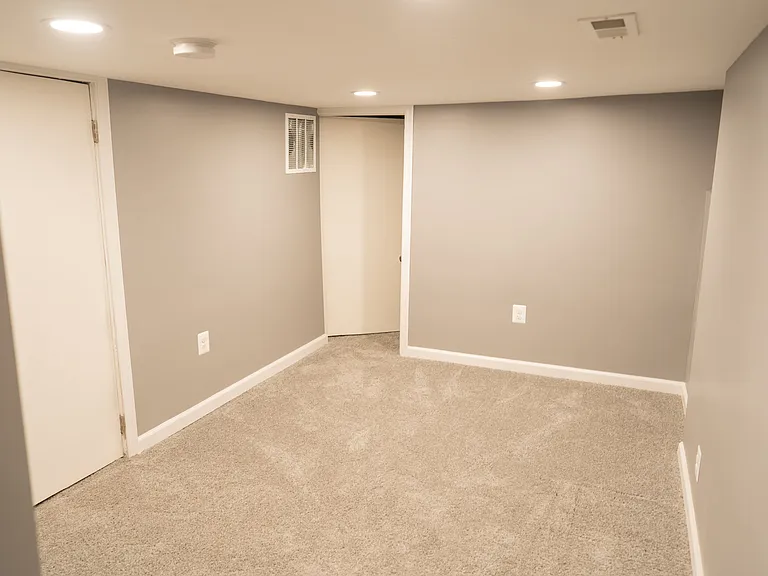 951 Homestead St #1 — Photo 29