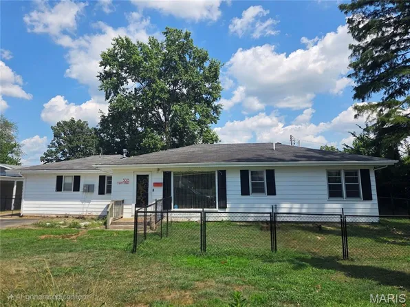 308 E South St, Pinckneyville, IL 62274