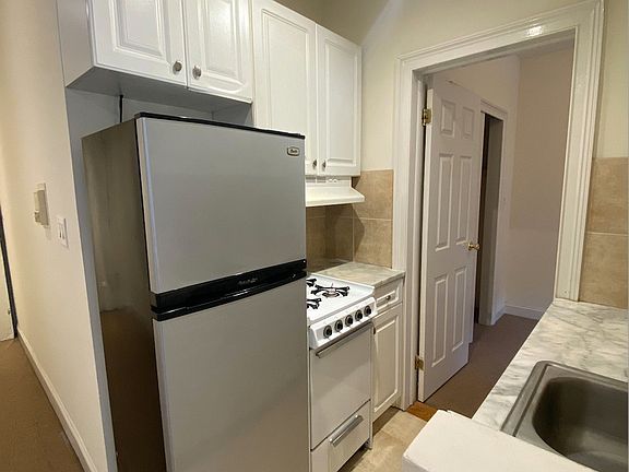 5th image of 235 E 50th St APT 36