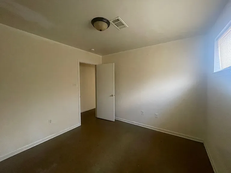 2412 Charjean — Photo 20