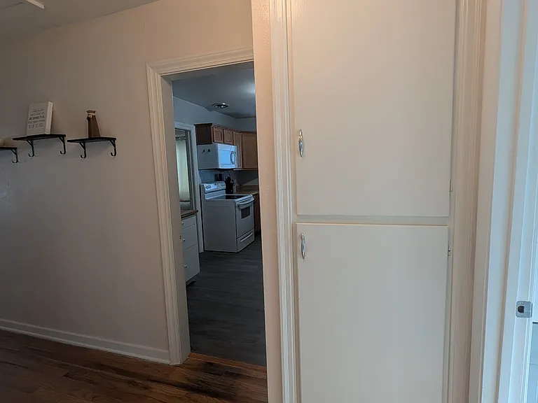 585 Marie Ave — Photo 15
