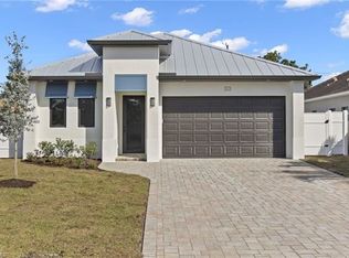 685 107th Ave N, Naples, FL 34108