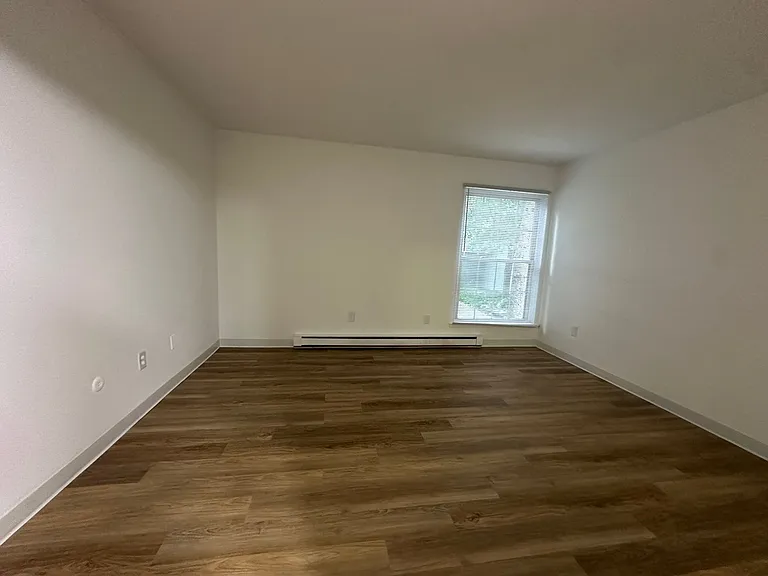 University Park Apartments near Cornell University — Photo 233