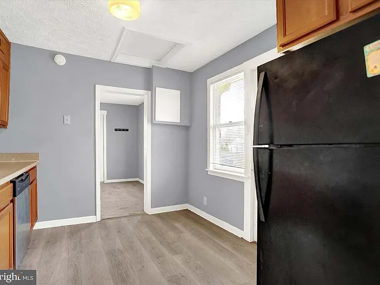 70 Swan St — Photo 8