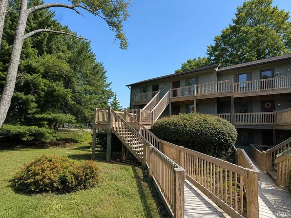 9305 S Pointe Retreat Dr #50, Bloomington, IN 47401